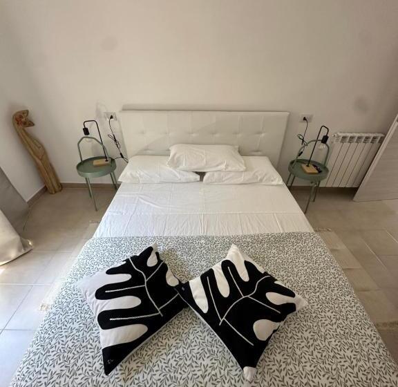 پانسیون Clarissa Guest House Via Di Mezzo 194