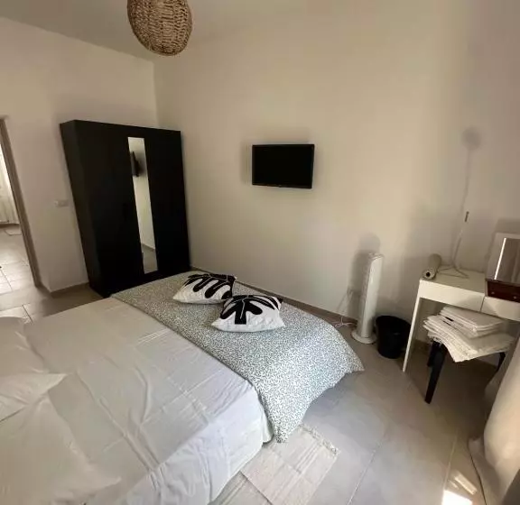 پانسیون Clarissa Guest House Via Di Mezzo 194