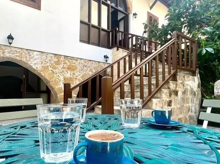 Majatalo Flor Guest House