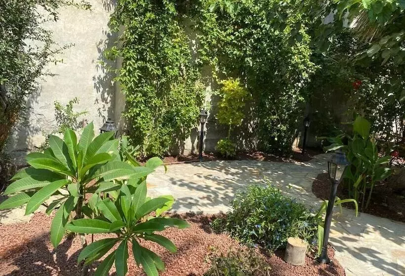 Majatalo Flor Guest House