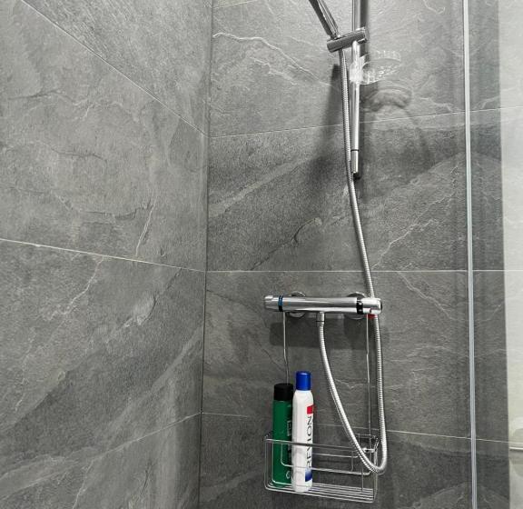 膳宿费 Kilnview Guesthouse Hanley & Staffordshire University