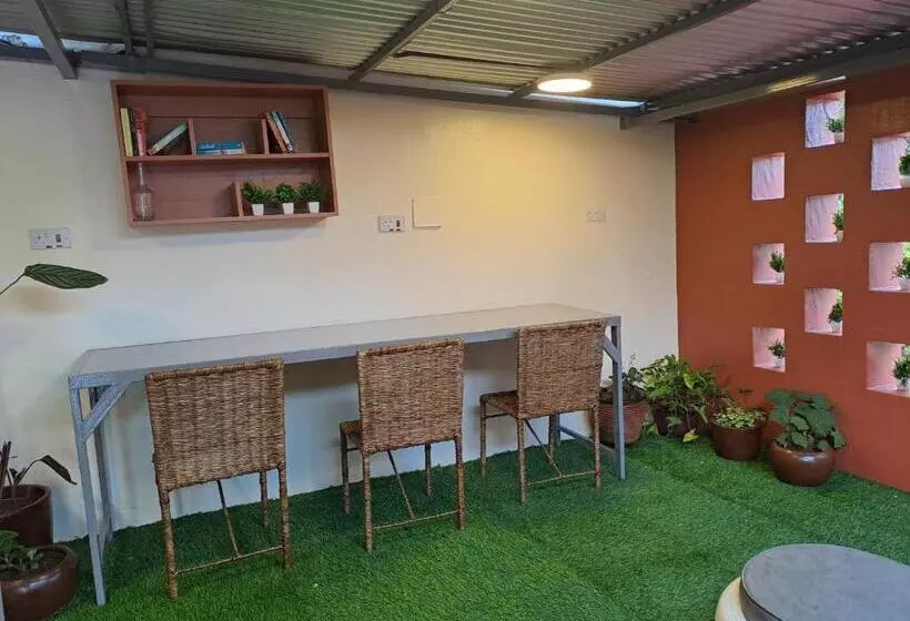 پانسیون The Yala Home