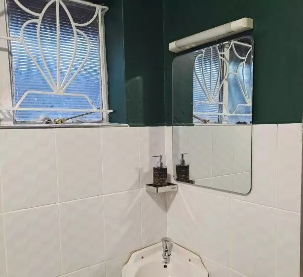 پانسیون The Yala Home