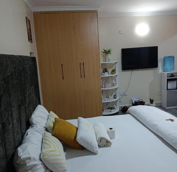 تختخواب و صبحانه Fay Stays