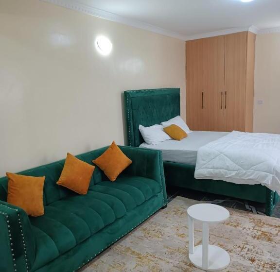 تختخواب و صبحانه Fay Stays