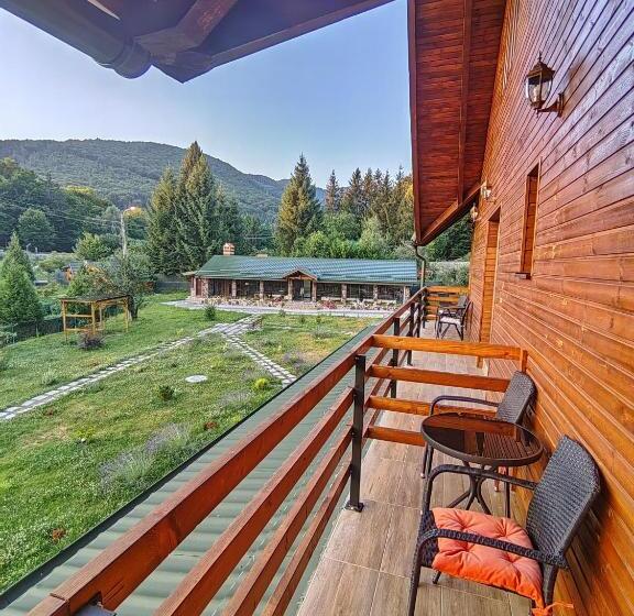 בית מלון כפרי Pensiunea Pastravaria Vistisoara