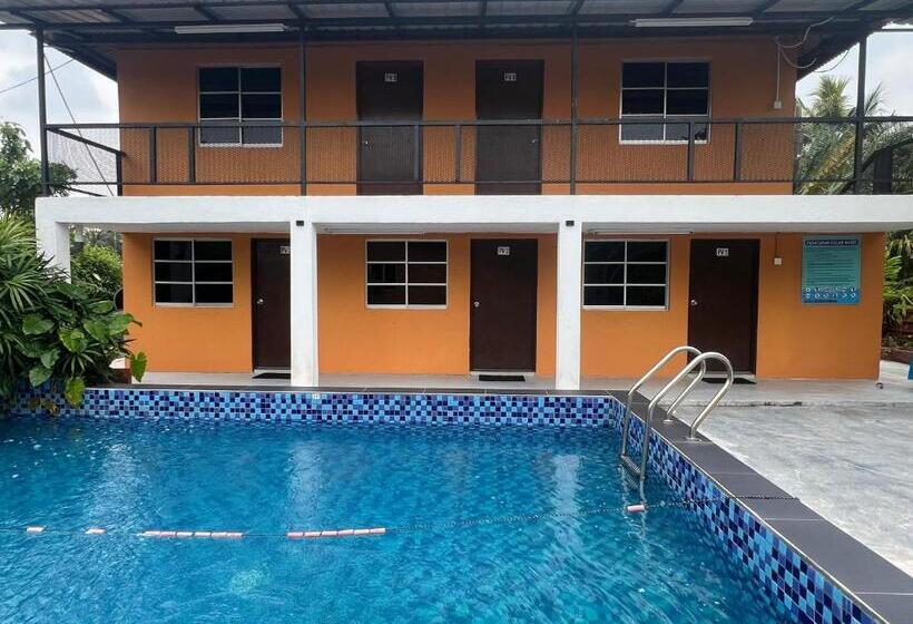 Hotel The Seashell Melaka Pool View Upper Room