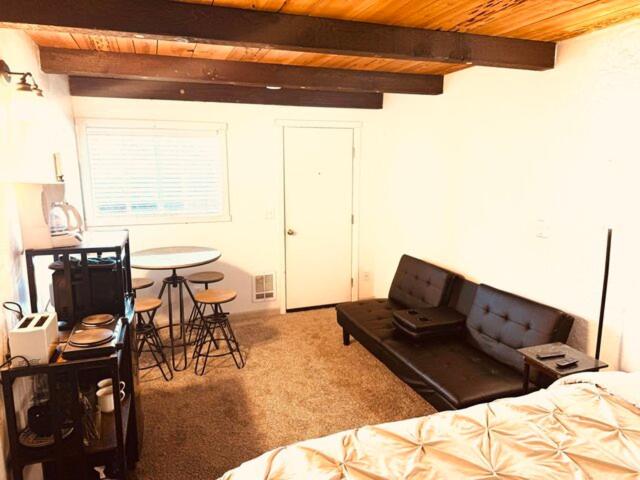 汽车旅馆  2nd Floor Studio