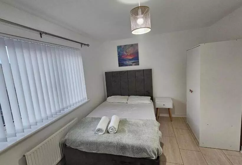 ペンション 66 Central Road