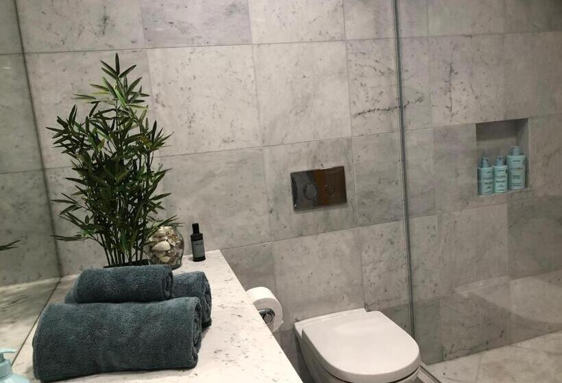 펜션 Guest Suite With Sea Views And Thermally Heated Hot Tub