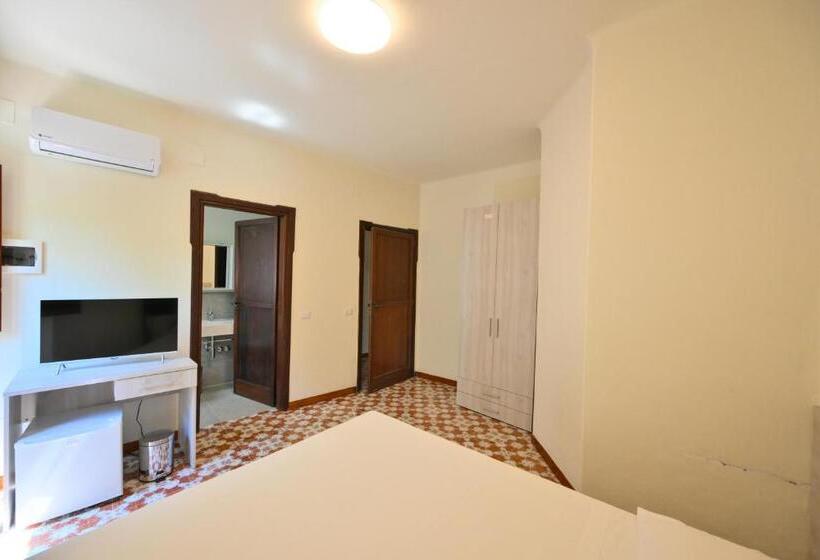 膳宿费 Figaro Rooms   Ischia