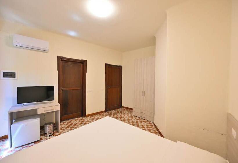 膳宿费 Figaro Rooms   Ischia