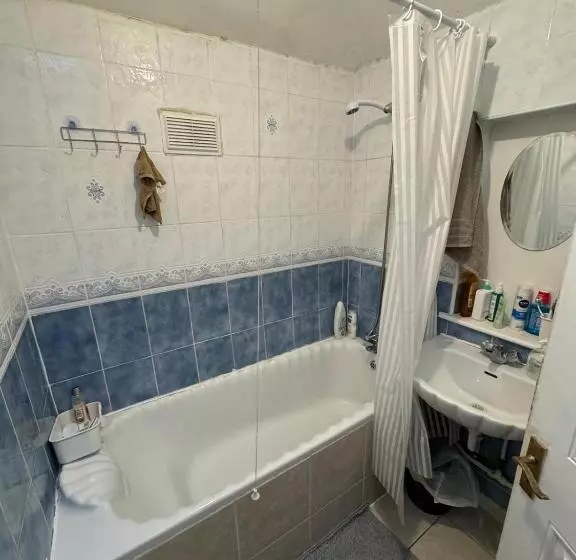 پانسیون Nice Double Room Near Omni Shopping
