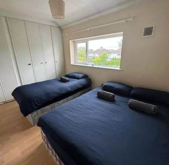 پانسیون Nice Double Room Near Omni Shopping