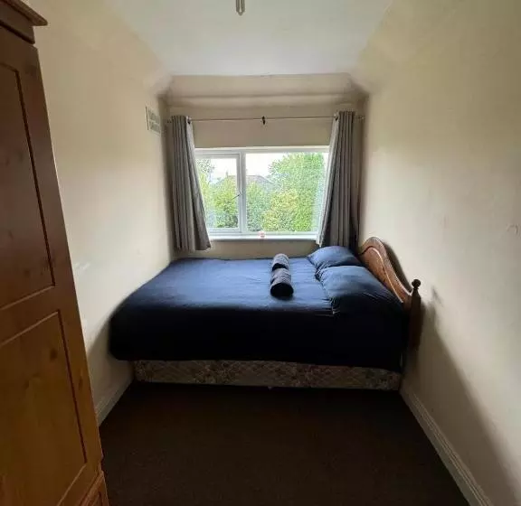 پانسیون Nice Double Room Near Omni Shopping