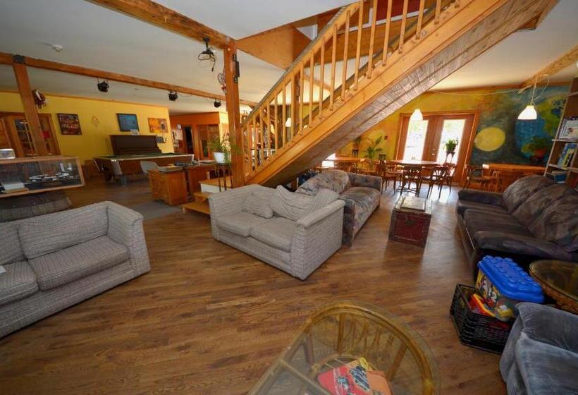 فندق صغير Auberge Jeunesse De Tadoussac