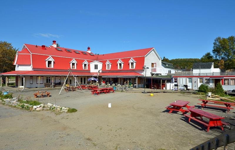 فندق صغير Auberge Jeunesse De Tadoussac