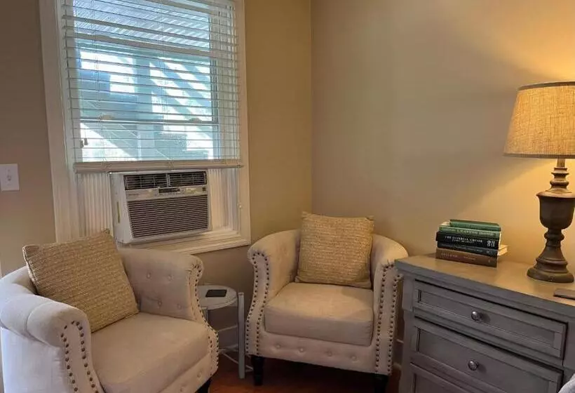 ユースホステル Inn On Shore Road