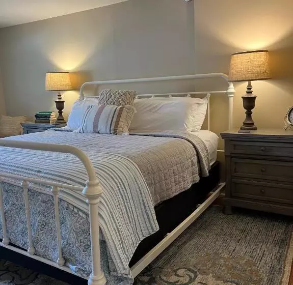 ユースホステル Inn On Shore Road