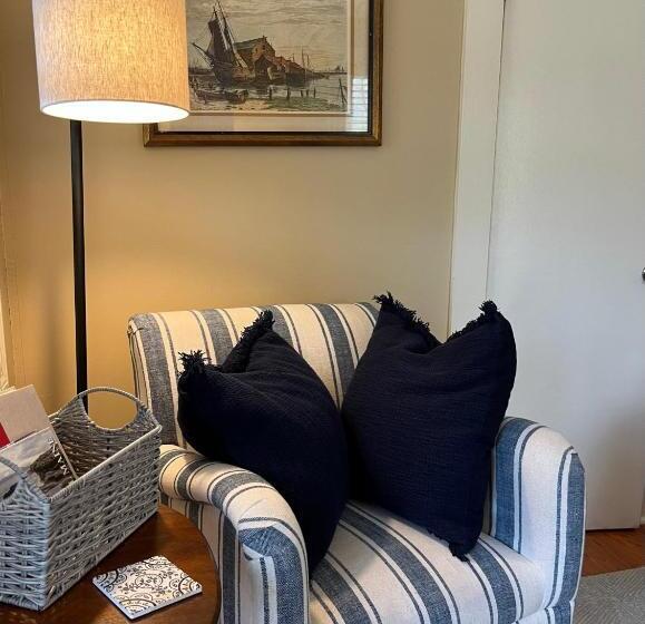 旅馆 Inn On Shore Road