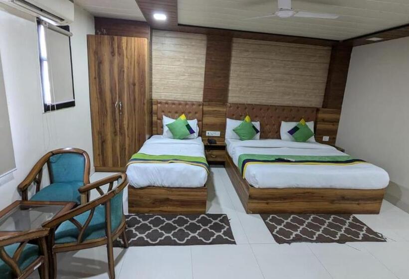 בית מלון כפרי Gloab Residency Near Delhi Airport