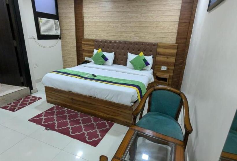 בית מלון כפרי Gloab Residency Near Delhi Airport