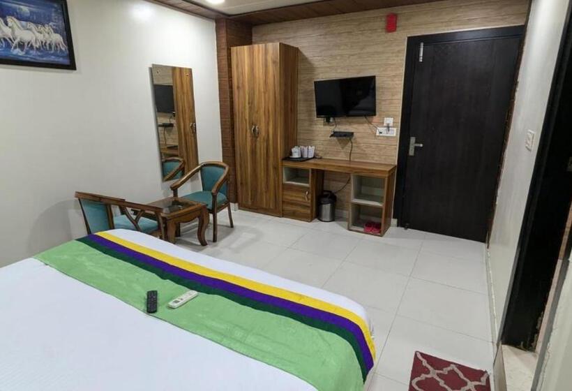 בית מלון כפרי Gloab Residency Near Delhi Airport