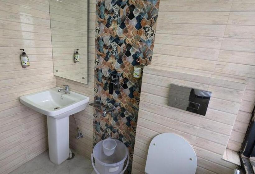 בית מלון כפרי Gloab Residency Near Delhi Airport