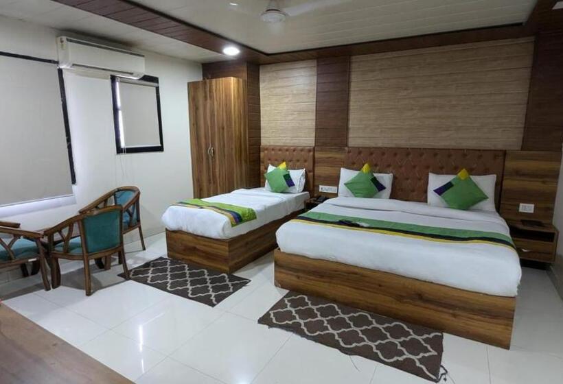 בית מלון כפרי Gloab Residency Near Delhi Airport