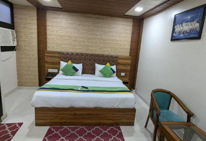 בית מלון כפרי Gloab Residency Near Delhi Airport