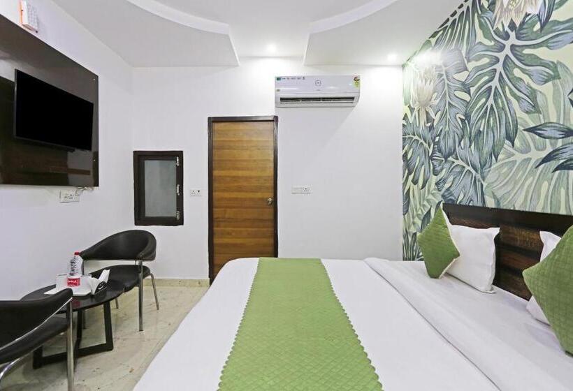 בית מלון כפרי Gloab Residency Near Delhi Airport