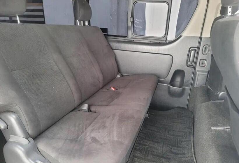 هاستل Island Tours & Airport Service Only