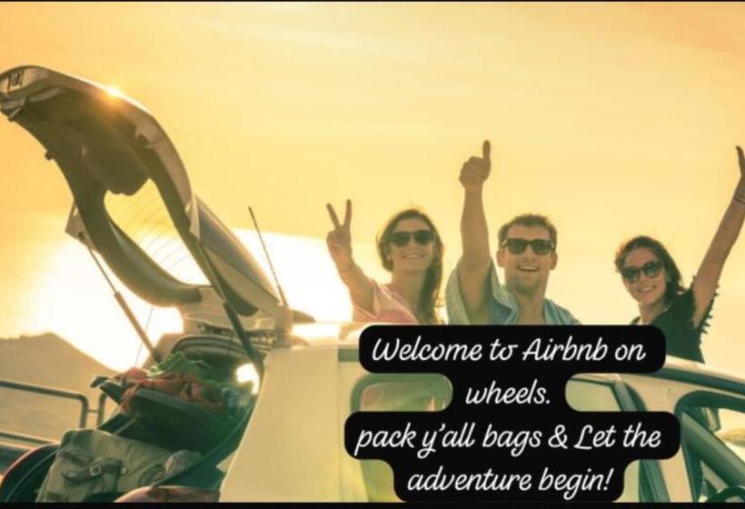 هاستل Island Tours & Airport Service Only