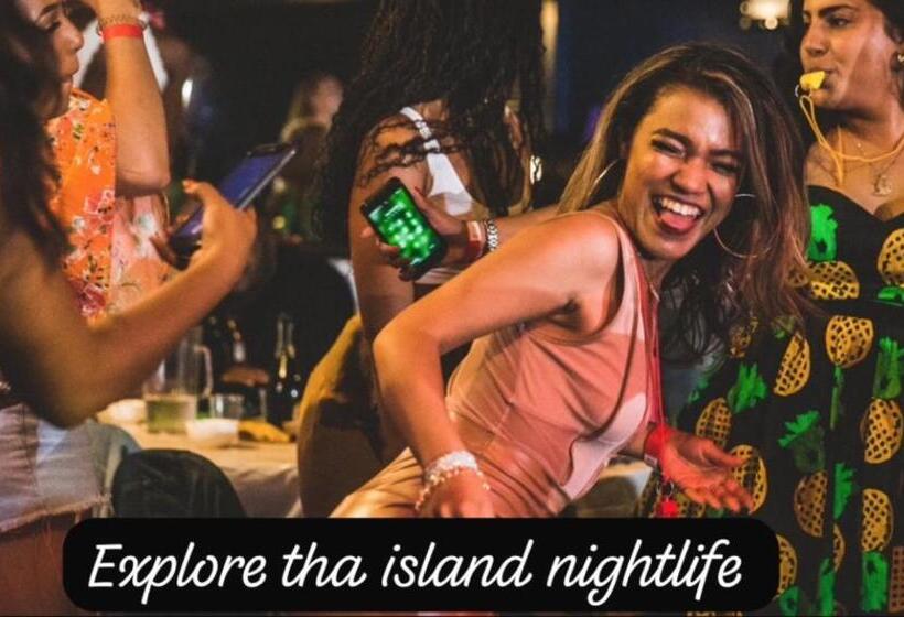 هاستل Island Tours & Airport Service Only