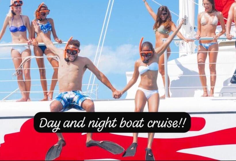 هاستل Island Tours & Airport Service Only