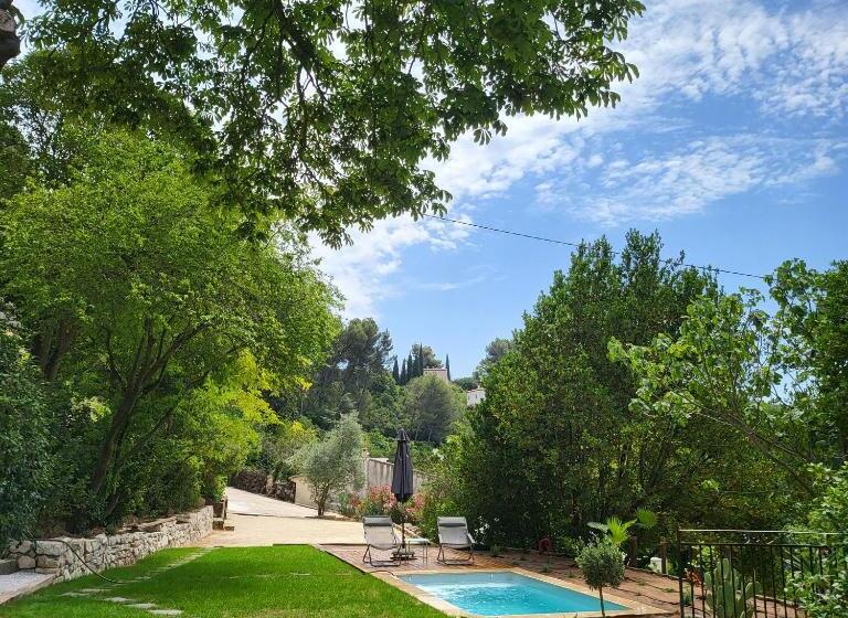 تختخواب و صبحانه Villa Hélène