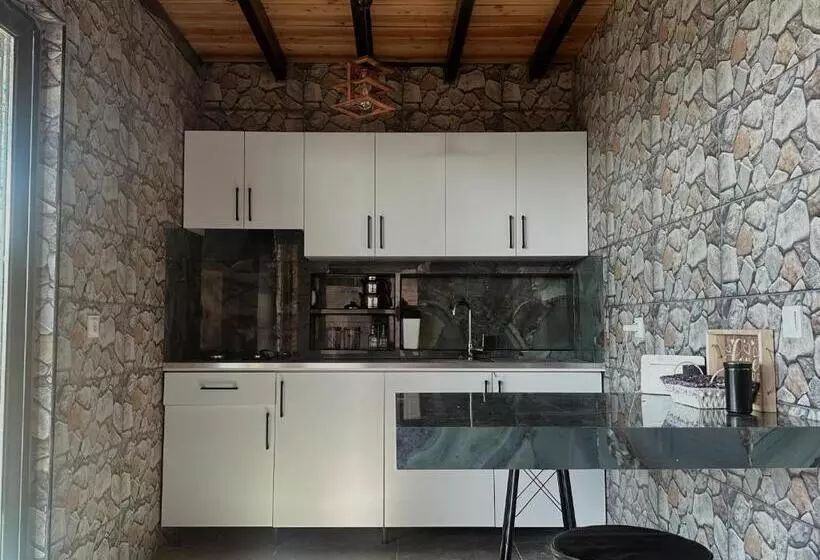 Belen Lodge