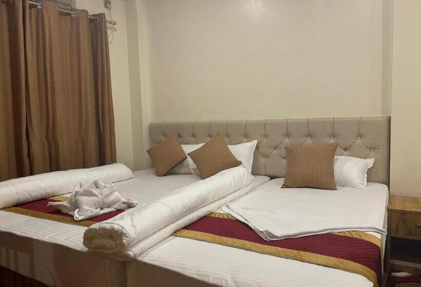 Chandrama Hotel And Restaurant