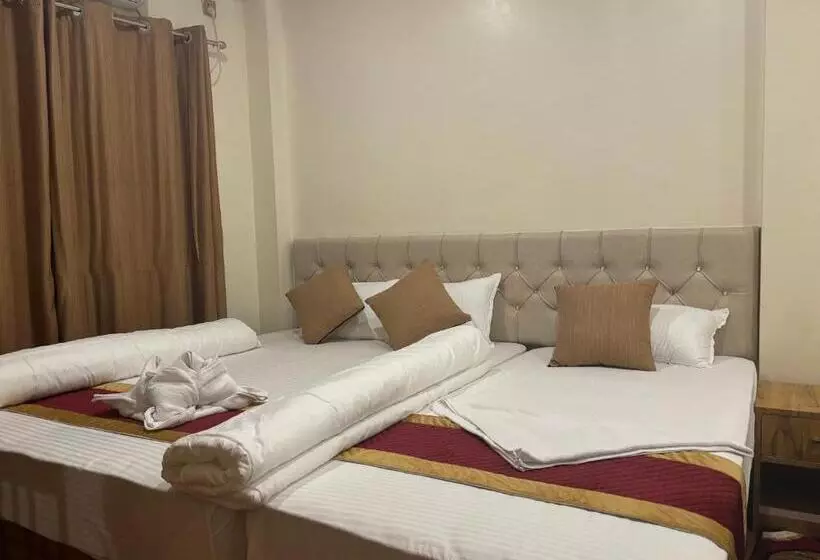 Chandrama Hotel And Restaurant