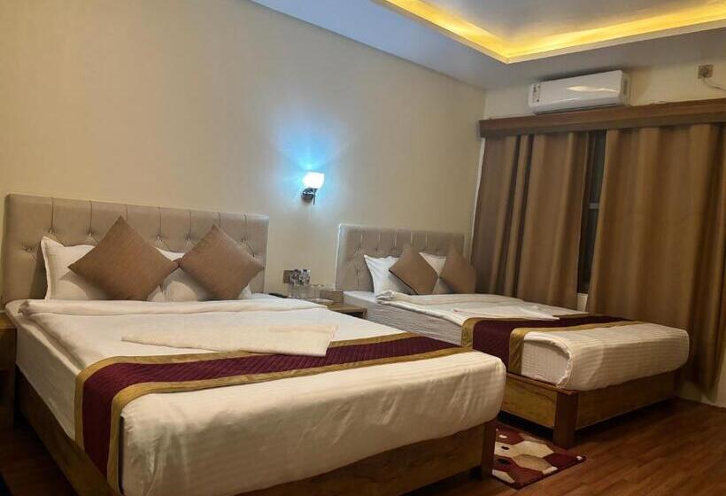 Chandrama Hotel And Restaurant