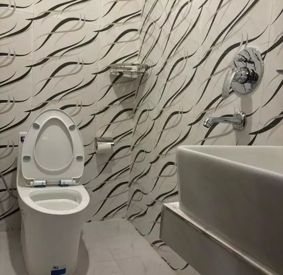 Chandrama Hotel And Restaurant