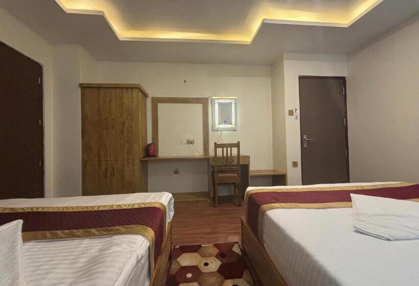 Chandrama Hotel And Restaurant