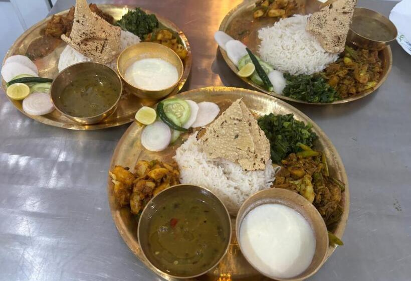 Chandrama Hotel And Restaurant