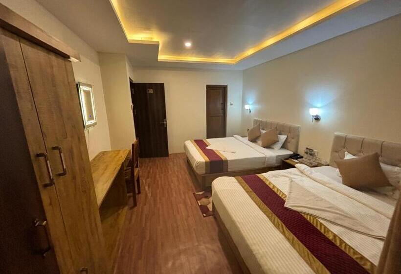 Chandrama Hotel And Restaurant