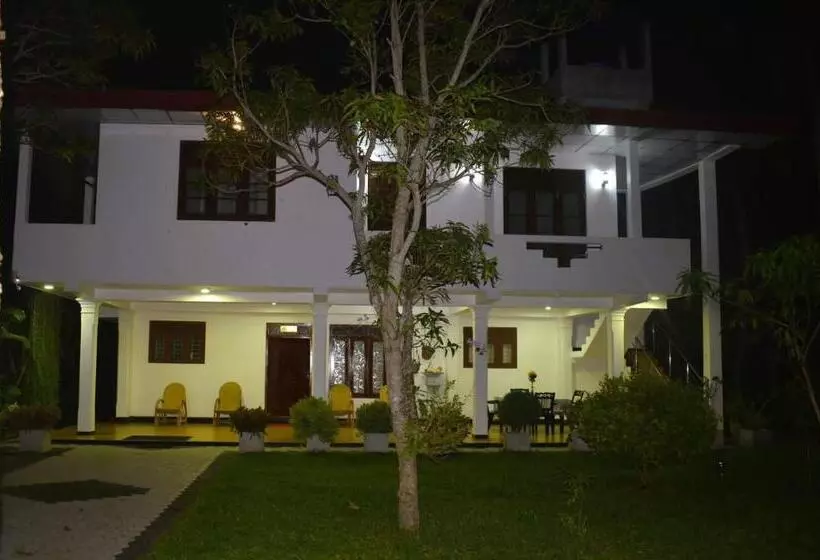 Hotelli Happy Garden