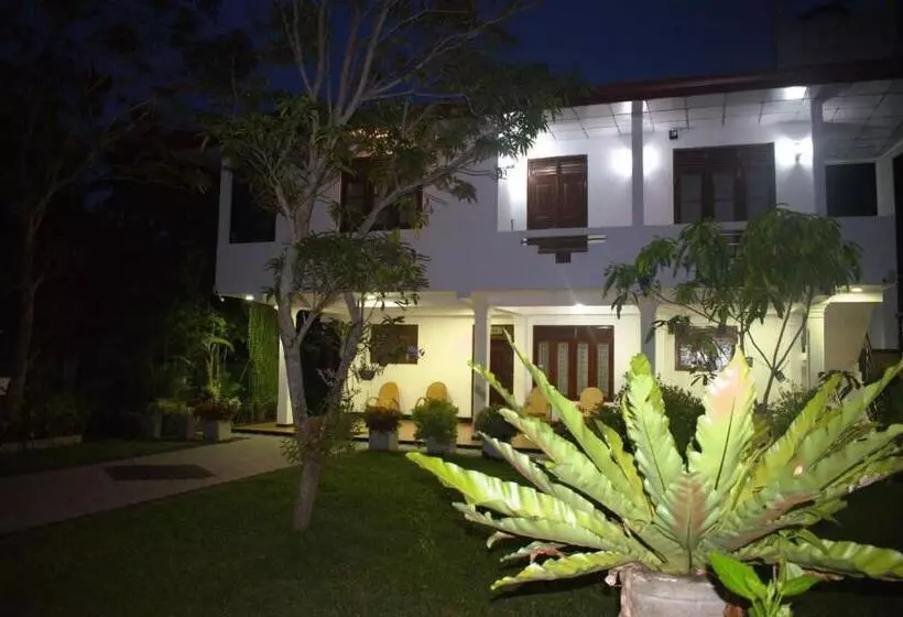 Hotelli Happy Garden