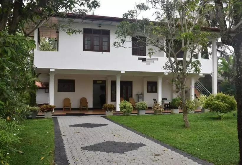 Hotelli Happy Garden