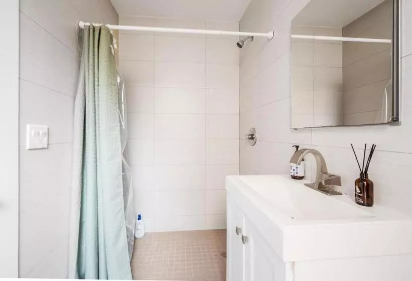 هتل Spacious Modern Chinatown 3 Bedrooms