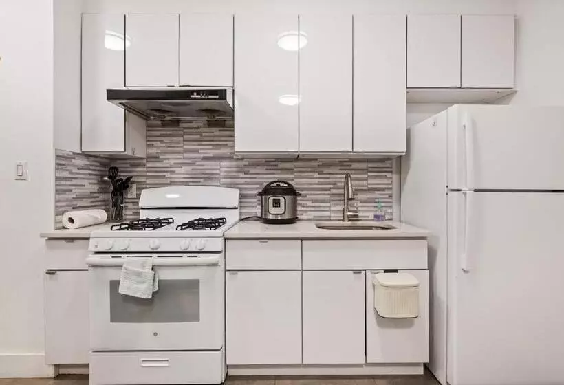 هتل Spacious Modern Chinatown 3 Bedrooms