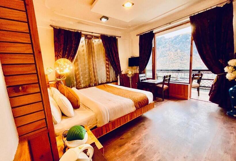 هتل The Channel Lodge